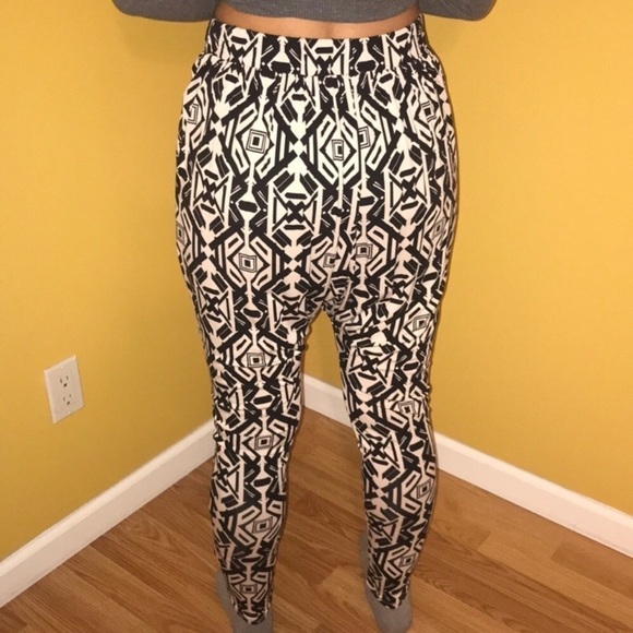 2/$15 or 3/$20 Forever 21 patterned harem pants - Picture 3 of 7